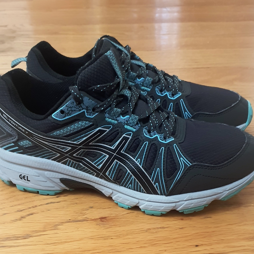 ASICS Women's Black and Blue Running Shoes - Picture 2 of 9